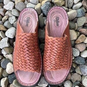 Cobbi‎ Cuddlers Woven Leather Sandals